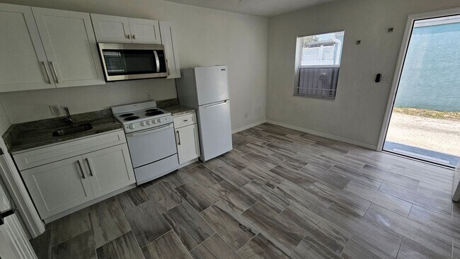 Building Photo - 2700 Jimmy Buffett Mem Hwy