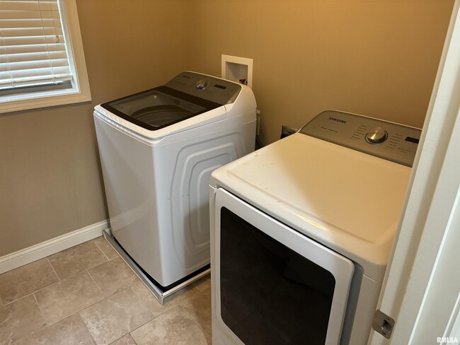 Building Photo - 2315 W Paddington Ct