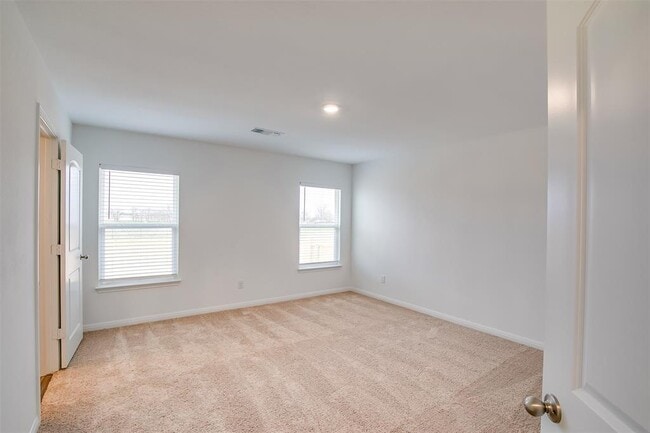Building Photo - 609 Riverdale Dr