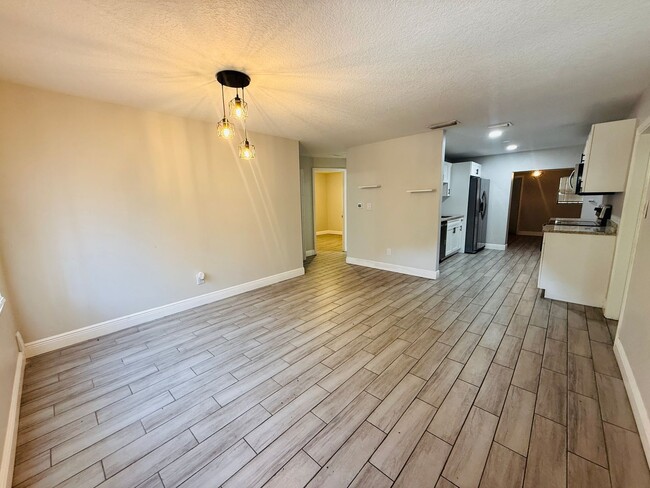 Building Photo - Come see this beautiful 4 bedroom, 2 bath home for rent near Busch Gardens!