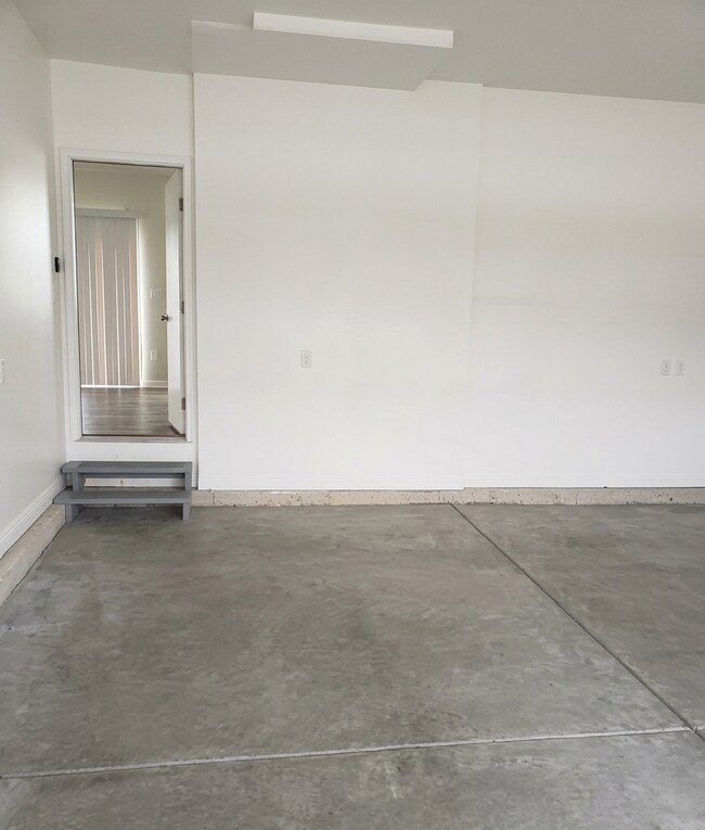 Building Photo - 304 Gray Fox Ct