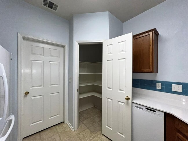 Building Photo - 1310 E 3rd St