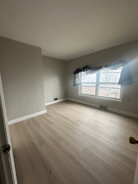 Bedroom - 301 E 6th St