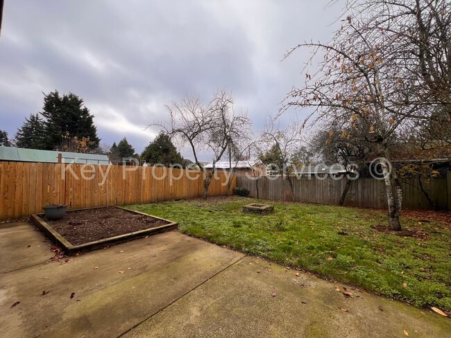 Building Photo - Charming Home in Quiet Image Neighborhood