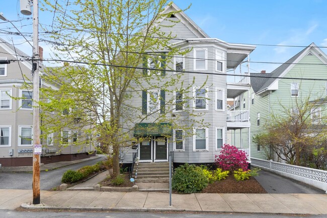 Building Photo - 132-134 Trenton St