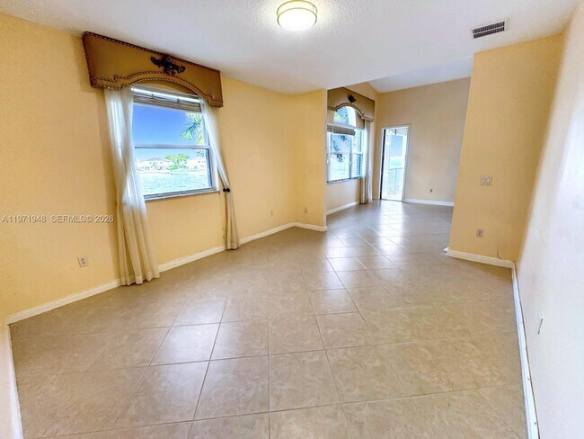 Building Photo - 5028 SW 170th Ave