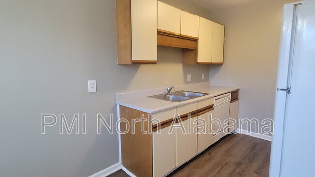 Building Photo - 4421 Bonnell Dr