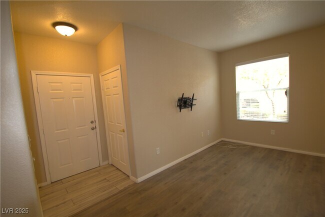 Building Photo - 10550 W Alexander Rd