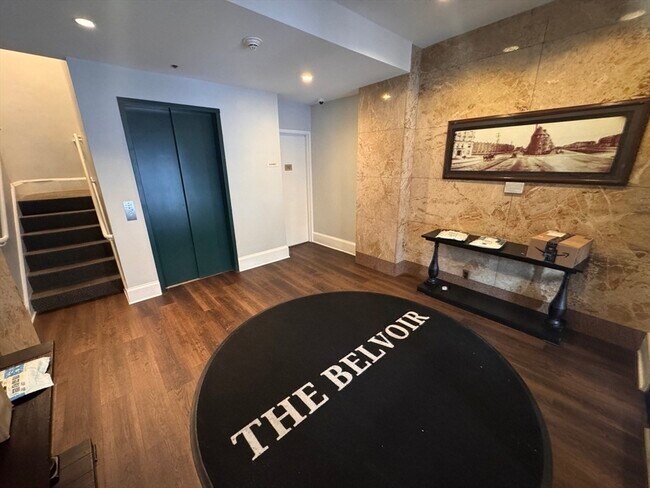 Building Photo - 636 Beacon St
