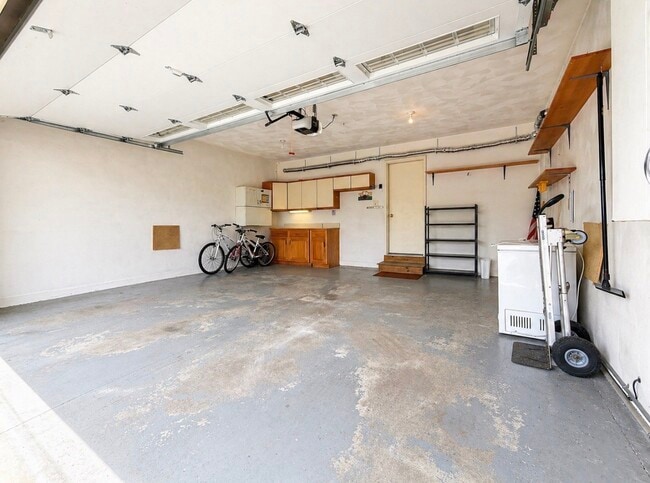 Building Photo - 209 Vivian Ln