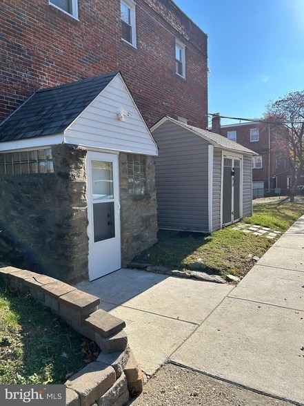 Building Photo - 800 Disston St