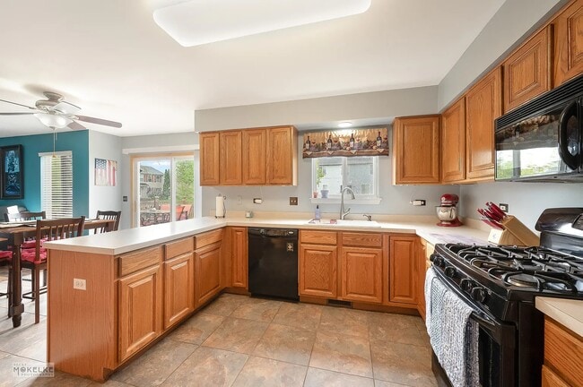 Building Photo - 5512 Stonybrook Dr
