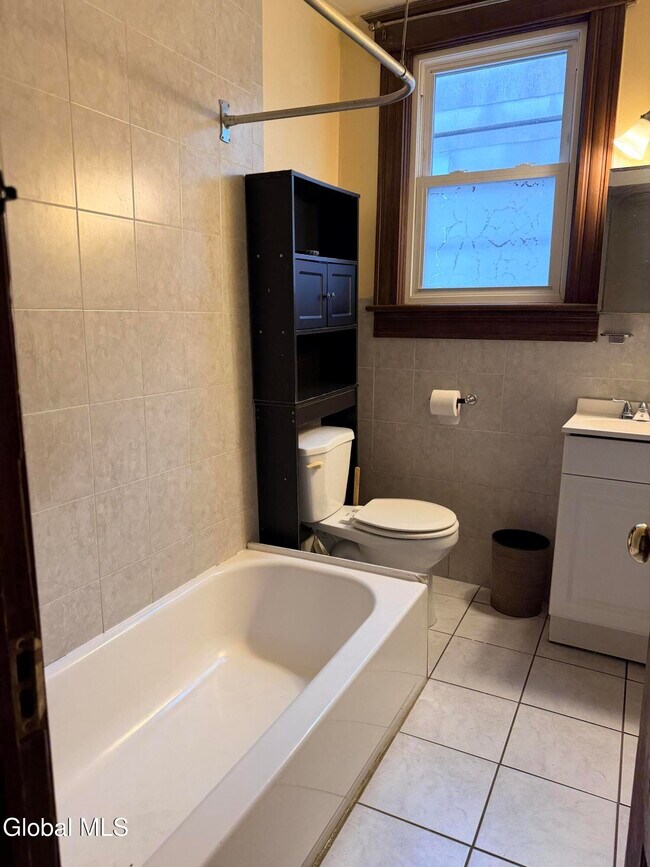 Building Photo - 90 Woodlawn Ave