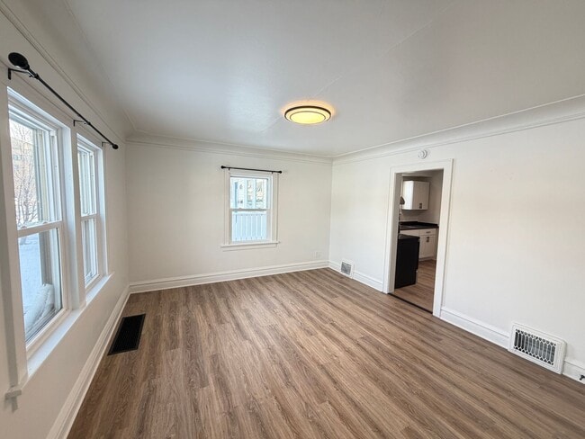 Building Photo - Remodeled 2 Bedroom - AVAILABLE 08/07/2026