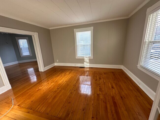 Building Photo - 11 Crescent Ave