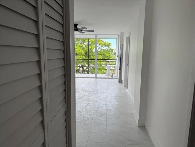 Building Photo - 112 Royal Pk Dr