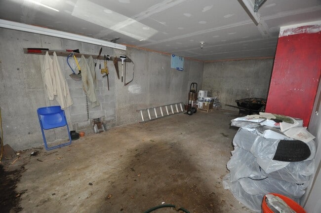 Building Photo - 293 Barnumville Rd