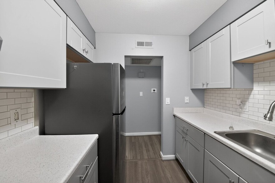 Building Photo - 3623 S Sheridan Blvd