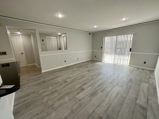 Building Photo - 303 N Caroline Pl