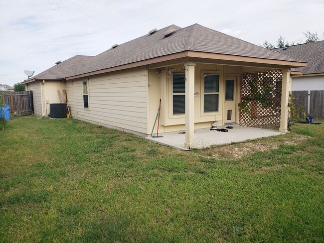 Building Photo - 3 BR/2BA | Single Family Home | 1-Car Garage Parking | Fenced backyard| In Manor!