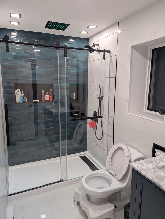 Building Photo - 159 Maverick St