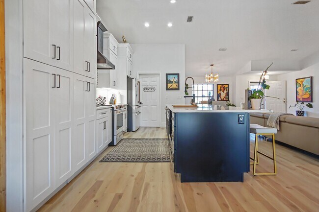 Building Photo - Ranch on 6 Acres