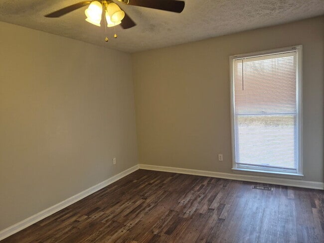 Building Photo - 6439 Green Meadow Rd