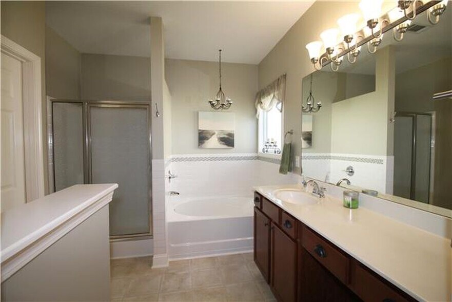 Building Photo - 4236 Longfellow Dr