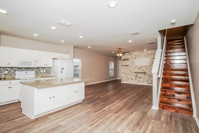 Building Photo - 3861 Strafford Pl