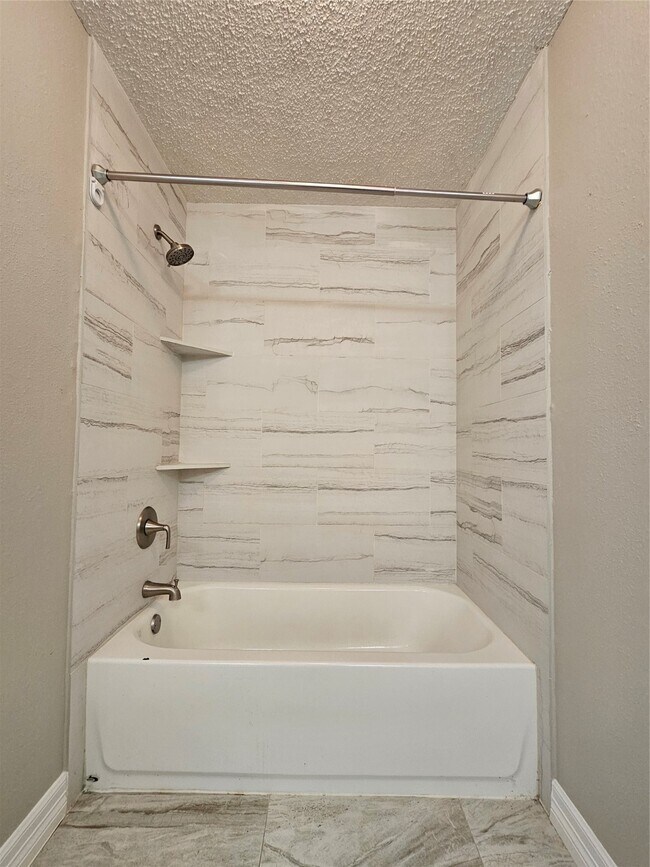 Building Photo - 8314 Streamside Dr