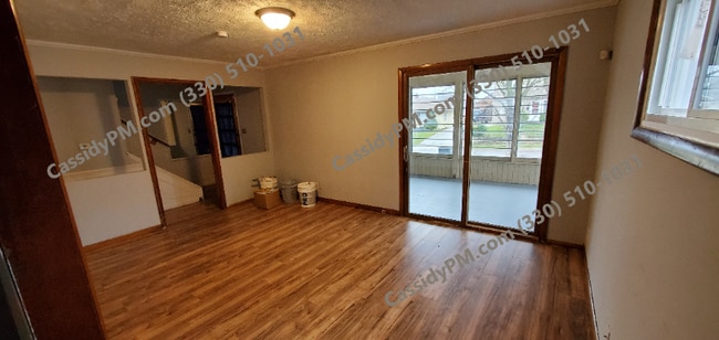 Building Photo - 846 Minota Ave
