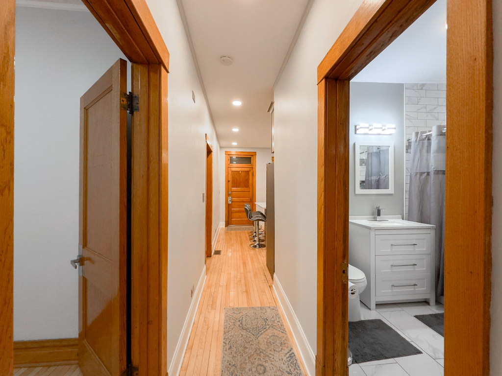 Building Photo - 4322 W Kamerling Ave