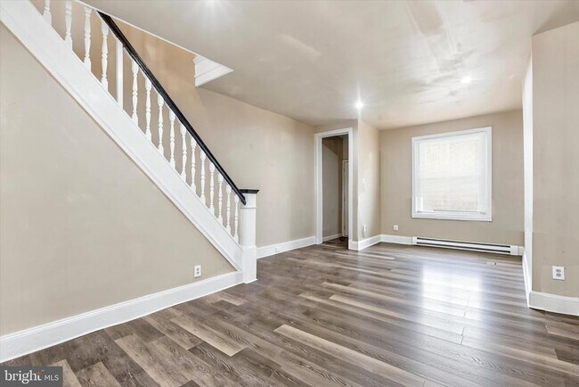 Building Photo - 3114 Custer St