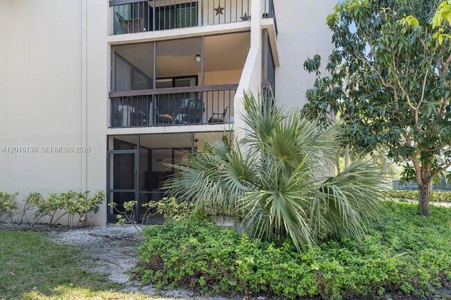Building Photo - 825 Egret Cir