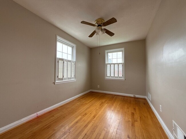 Building Photo - Three Bedroom 1 Bath house in Baltimore