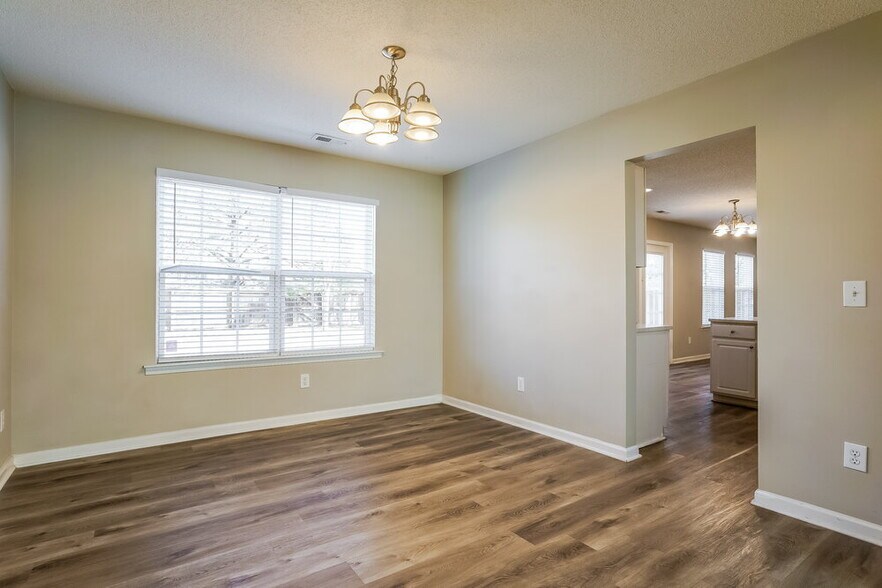 Building Photo - 4920 Alenja Ln