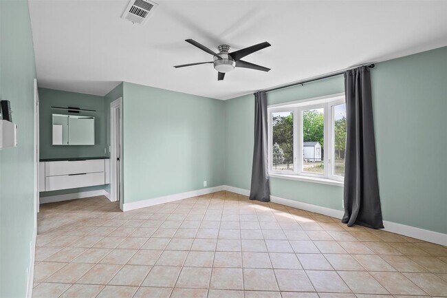 Building Photo - 33 Valley View Dr