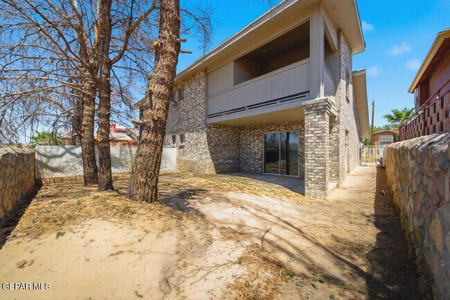 Building Photo - 821 Los Lagos Way