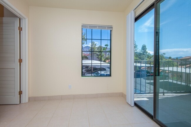 Building Photo - 6441 N Tierra De Las Catalinas
