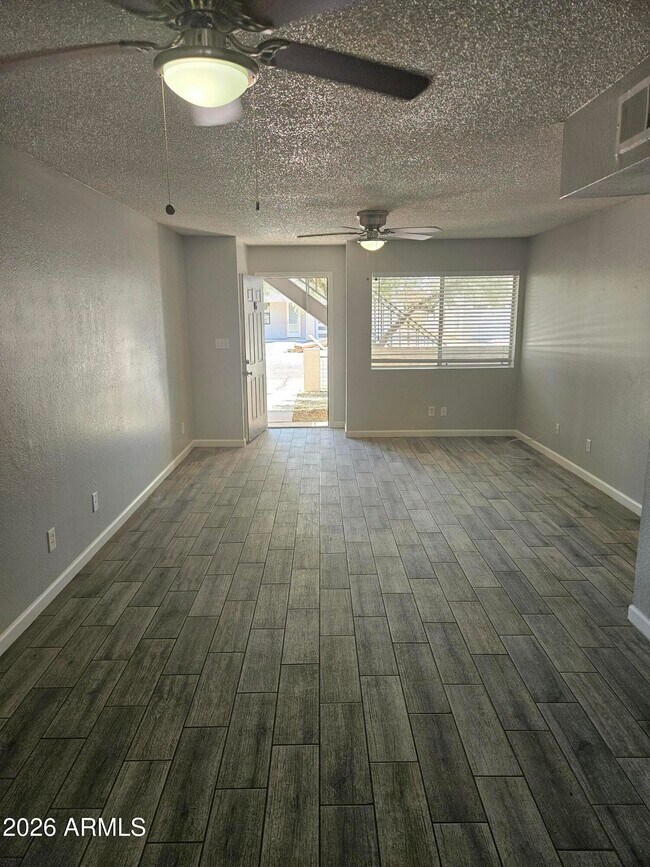Building Photo - 3818 E Earll Dr