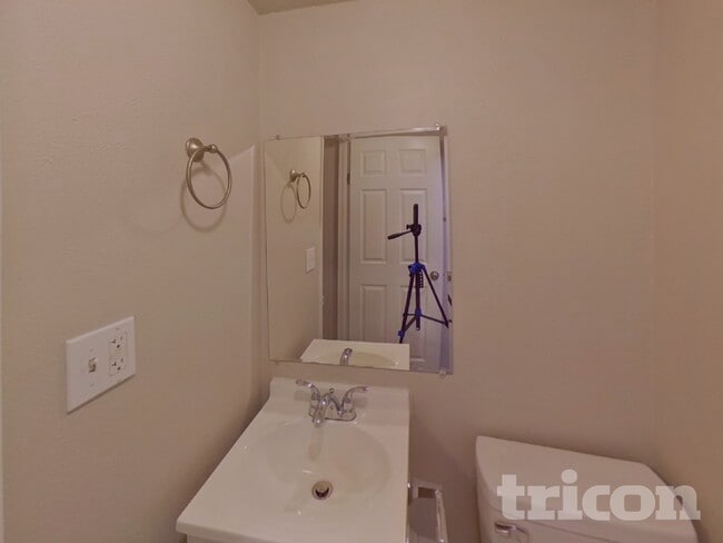 Building Photo - 1103 Livingston Ave