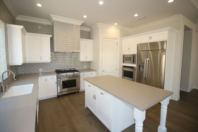 Building Photo - Beautiful Gary McDonald Home in Gated Community