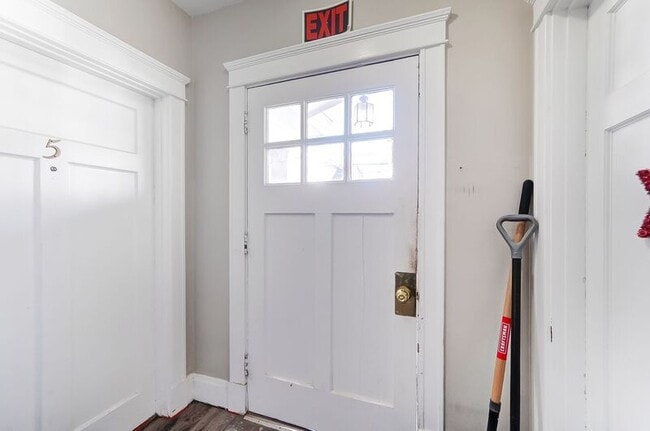 Building Photo - 3636 Besuden Ct