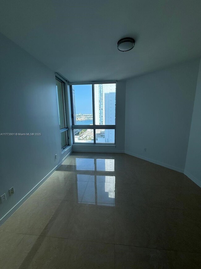 Building Photo - 300 S Biscayne Blvd