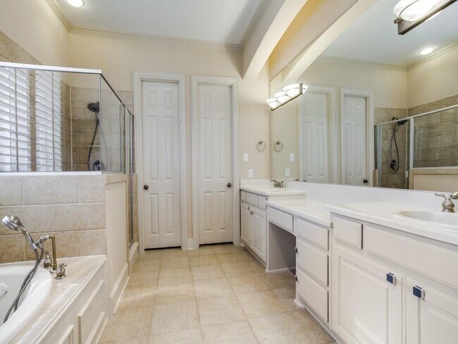 Building Photo - 1641 McGee Ln