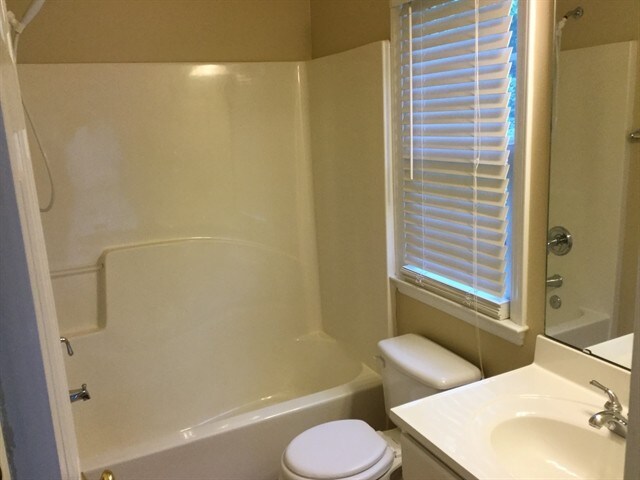 Building Photo - 5705 Beargrass Ln