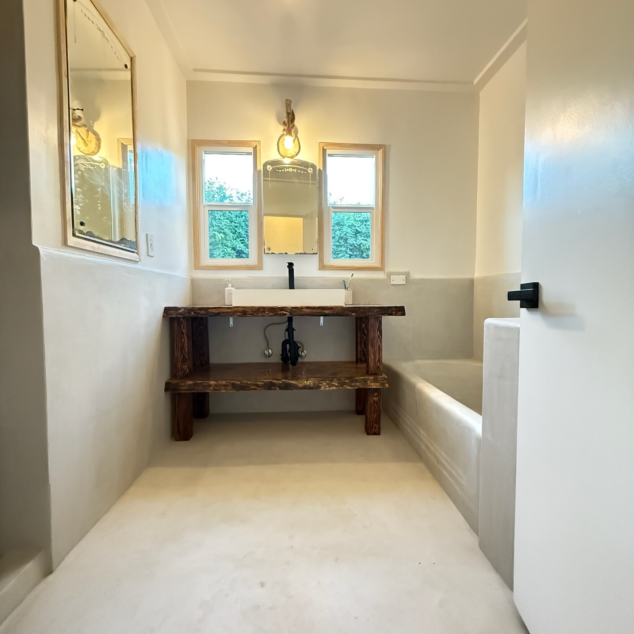 Updated bathrooms - 3964 Goodland Pl