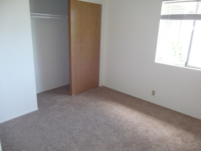 Building Photo - 616 Crosby Ln