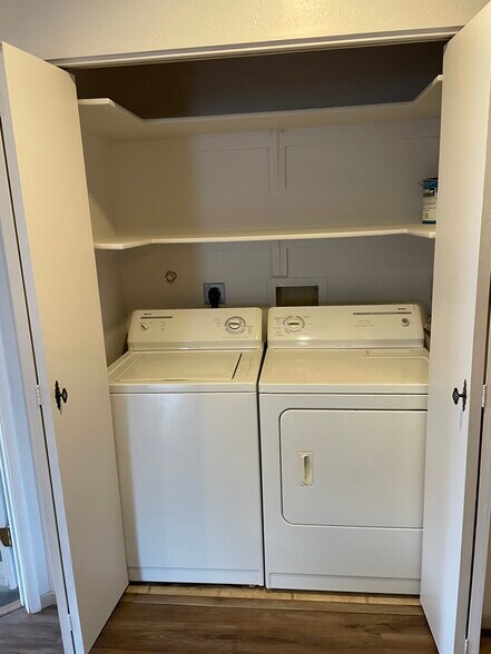 Washer & Dryer - 333 W Leroux St
