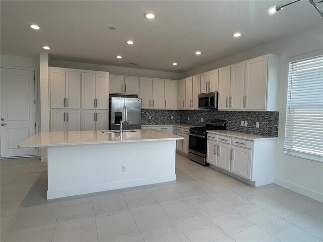 Building Photo - 3072 Hollow Hickory Pl